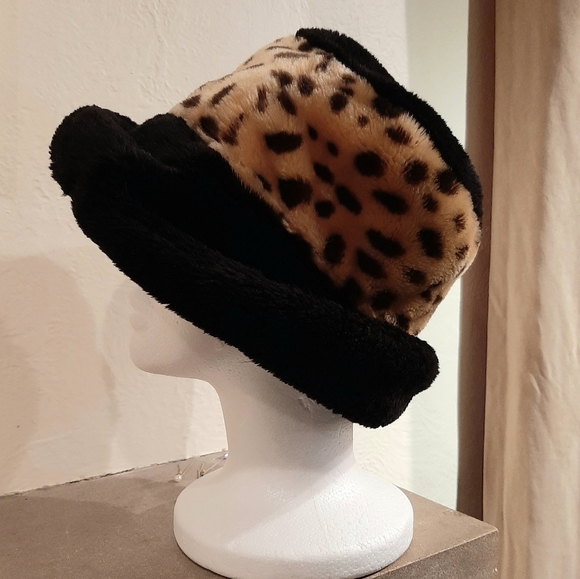 Vintage faux fur bucket hat